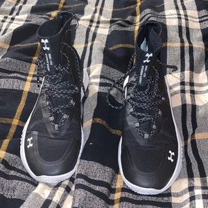 Athletic training shoes